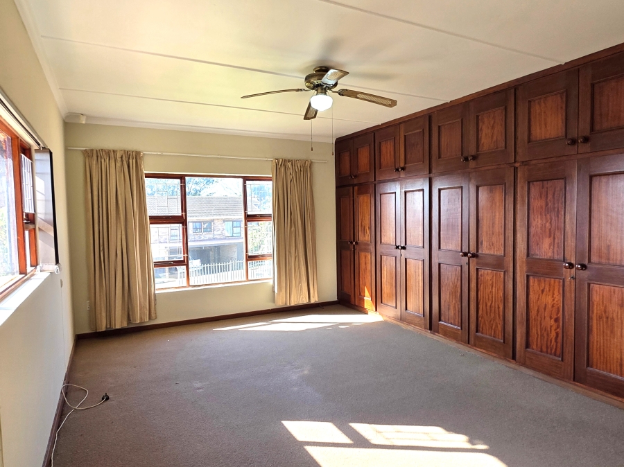 4 Bedroom Property for Sale in Wavecrest Eastern Cape